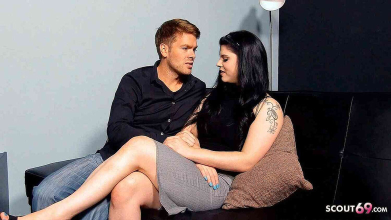 Full porn collection: Awek pejabat lucia suka bercakap dengan tetek besar semula jadi...