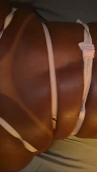 Latina Aus Brasilien Mit Saftigem Arschficken Auf Allen Vieren Bis Zum Creampie. so Frech Und Heiß.