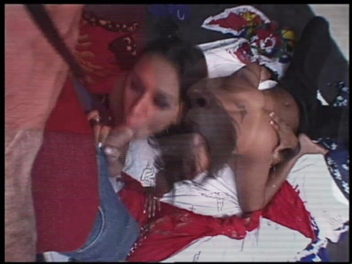 TRANS-ATLANTIC: 섹시한 갈색 머리의 쓰리섬