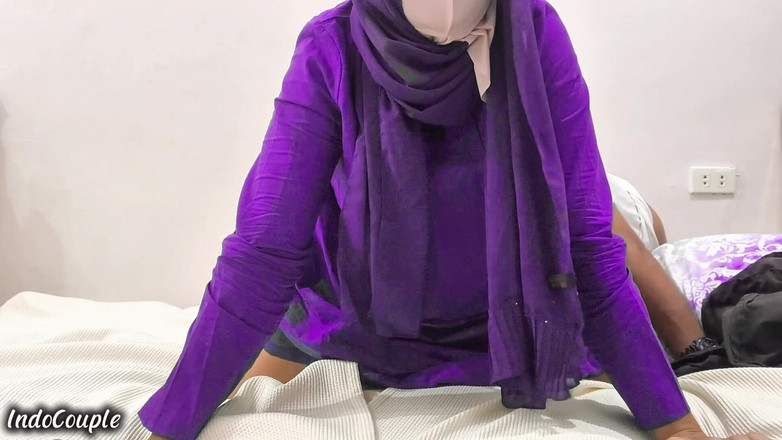 Indo Couple: Gorąca indonezyjska para zostaje zerżnięta przez męża, aż jęczą z...