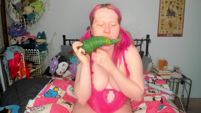 Lori Critter: Intense Fantasy Dildo Orgasms