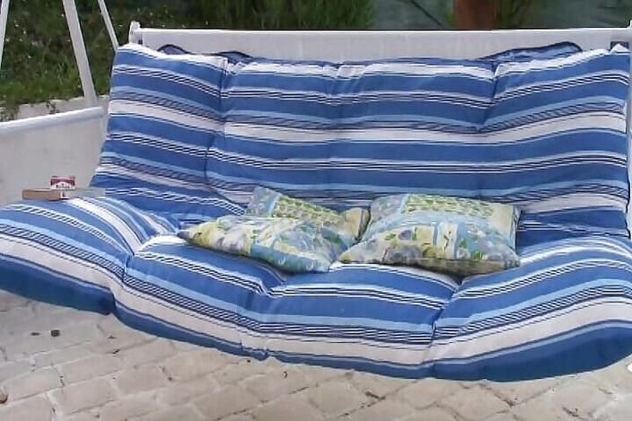 Videos Francaises: Koyu saçlı Fransız orta yaşlı seksi kadın erkeğinin sert aletine...