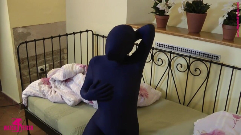 ZentaiDolls: Bianca si masturba in tuta di spandex