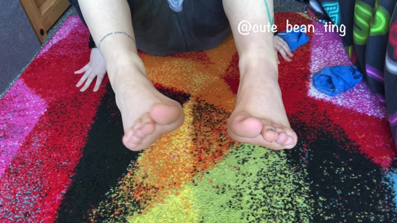 Alice Bean: Bean Strips Her Socks