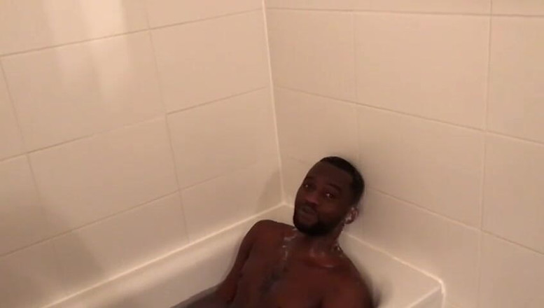 Sjojo Levana: Di bak mandi