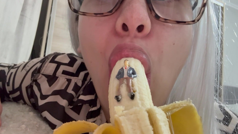 AmayaMori: Une demi-sœur géante mange son demi-frère minuscule