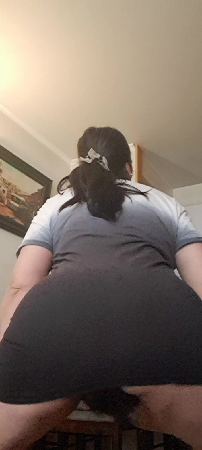 Mommy big hairy pussy: Mă seduce și vrea să vadă corpul sexy de matură sexy