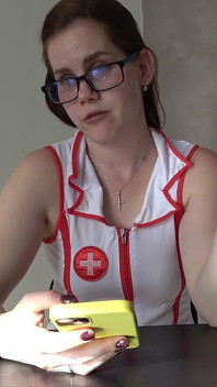 Examination by Dr. Anna Humiliates a Small Dick in French