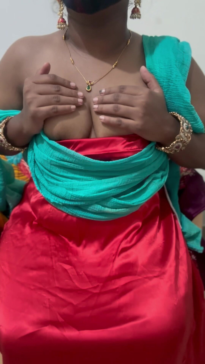 Desi World: Une prof de Sundari séduit son élève pour qu’il lui fasse...