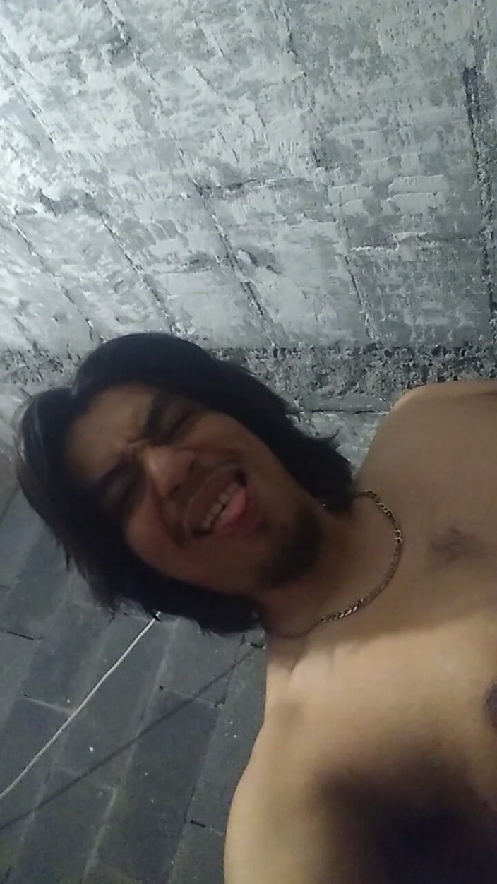 AlexAlejandro13: 샤워 중 알몸의 남자