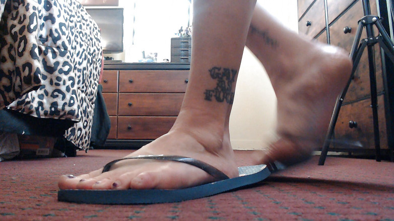 Abby Anna: Dipakai flip flops berjalan menampar