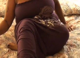 VOP Ebony Babes: Une BBW noire se masturbe avec un vibromasseur