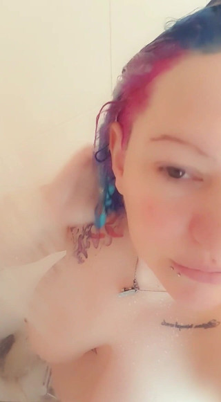 Livie Blainn: Tomando aplicaciones para ducha amigo