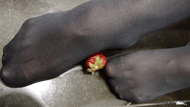 Mistress Legs: Nghiền dâu tây với giày cao gót
