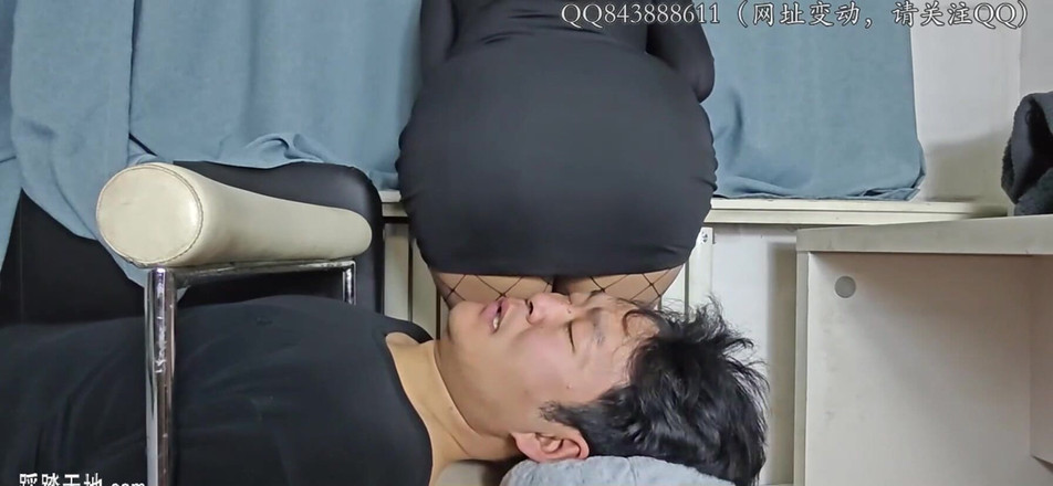 Giantess Domination: 180 cm vriendin op gezicht zitten, spel 3