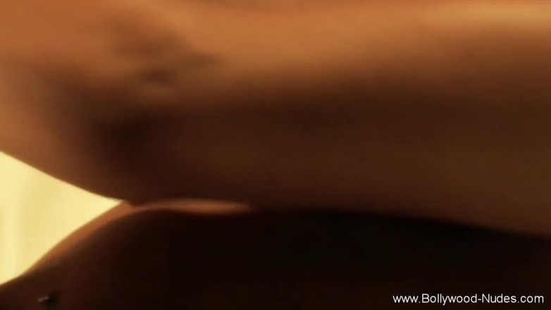 Bollywood Nudes: She learns how to seduce men this way