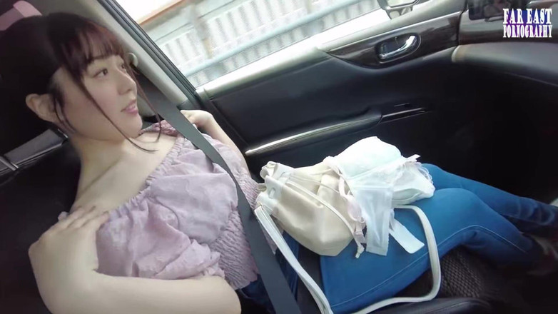 Far East pornography: Una bellezza coppa F tettona imbevuta d'olio parte 1