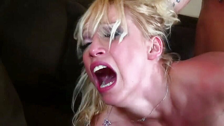 Backdoor Films: 흑인 대물 자지와 섹스하는 밀프