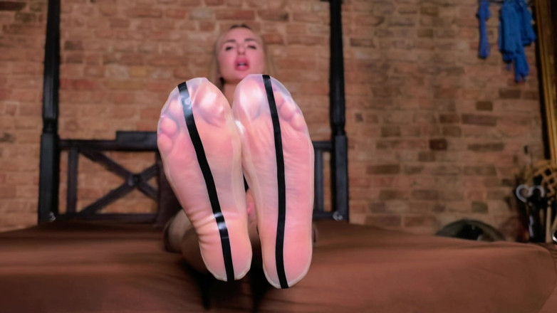 Goddess Lena: Latex Feet JOI