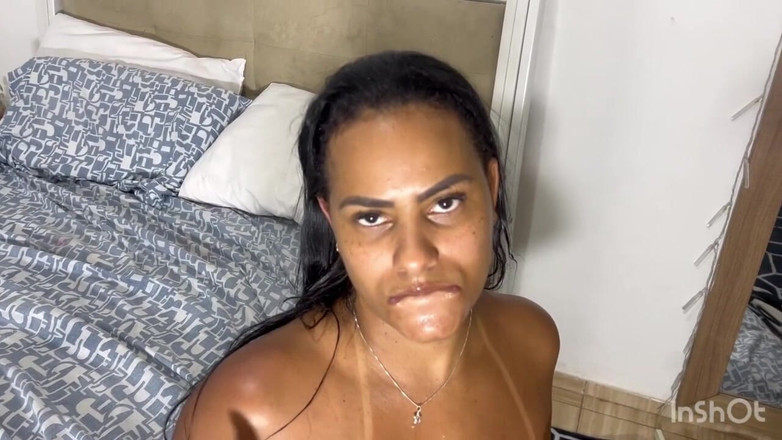 Vivy Marques: Contraté al dueño de una piscina para que limpiara mi...