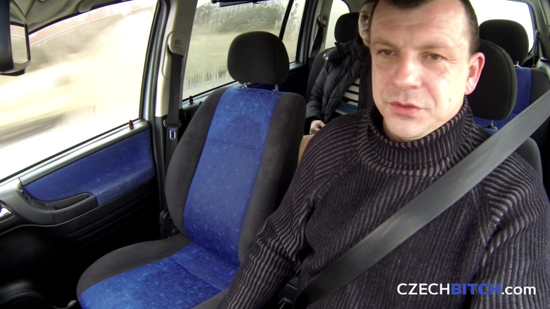 Czech Bitch: Salope tchèque 7 : squirt dans la voiture
