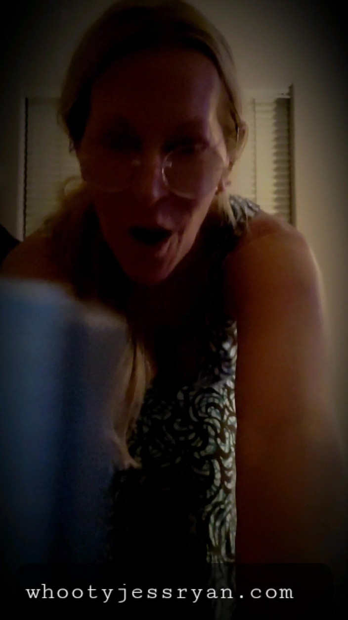 JessRyan: Menggoda konyol dan pamer sekilas