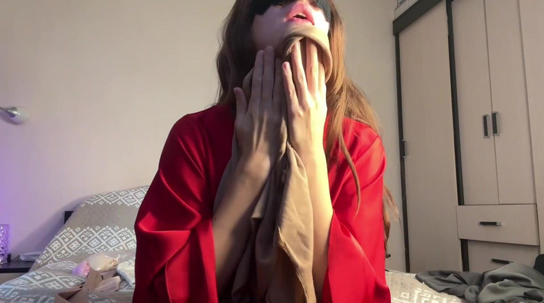 Skinny_lady69: Asmr Satijnen sjaal fetisj