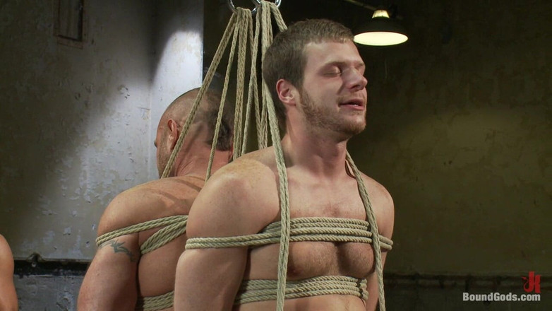 Bound gods: Single tail, elektřina a zavěšení - živé focení