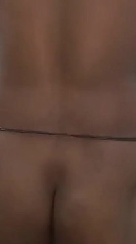 Une femme au foyer tamoule sexy se fait baiser