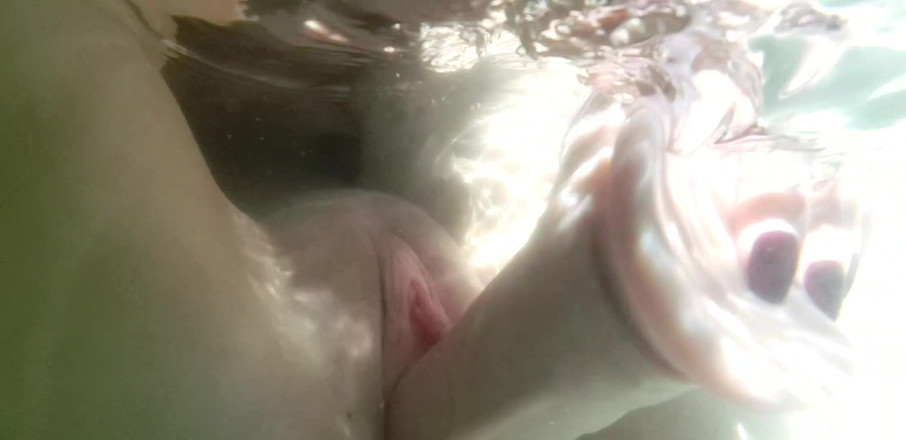 AnnaReyBlonde: *anna rey* sualtı oyuncağı