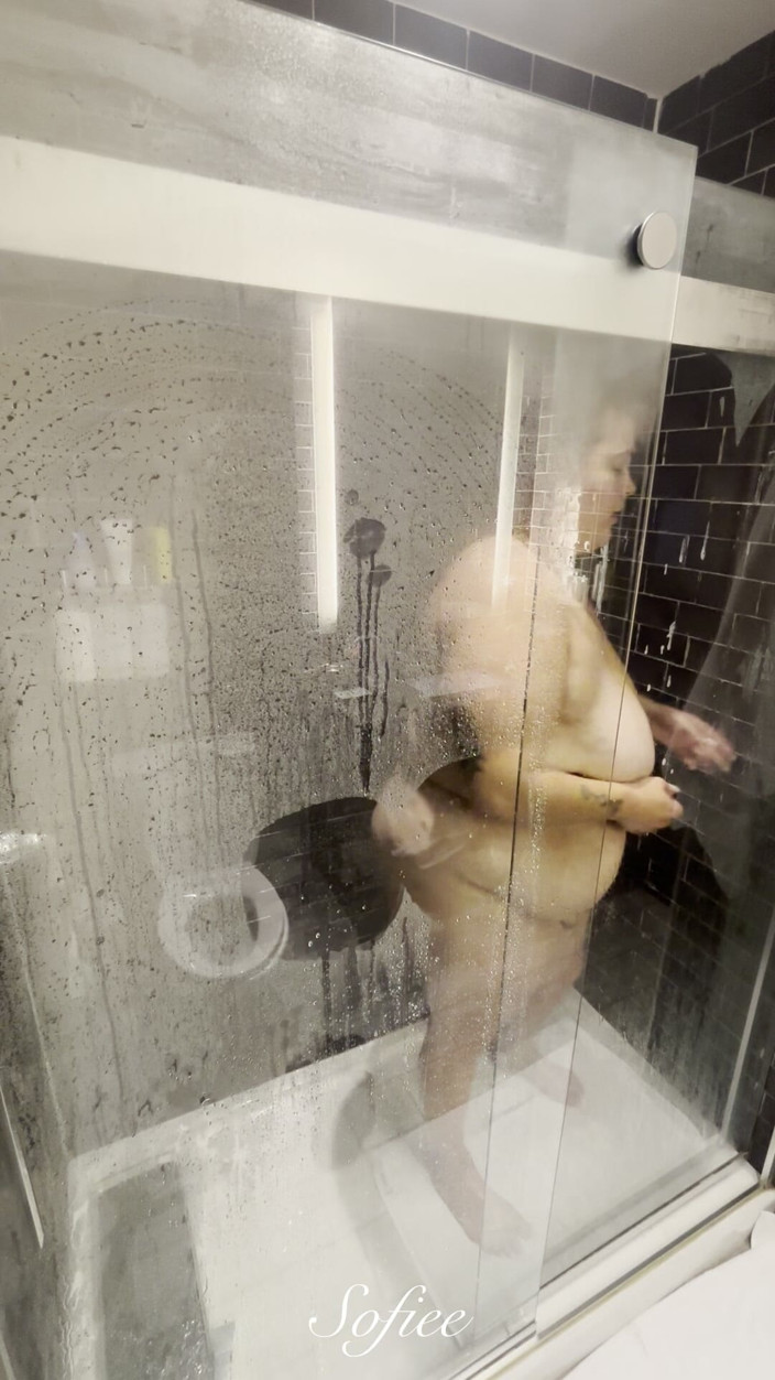 SofieeSoles: Watch Me Shower