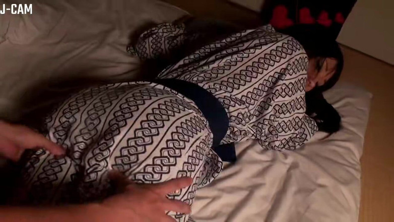 J-Cams: Gorące źródło na świeżym powietrzu, trzy siostry i ja. część 2