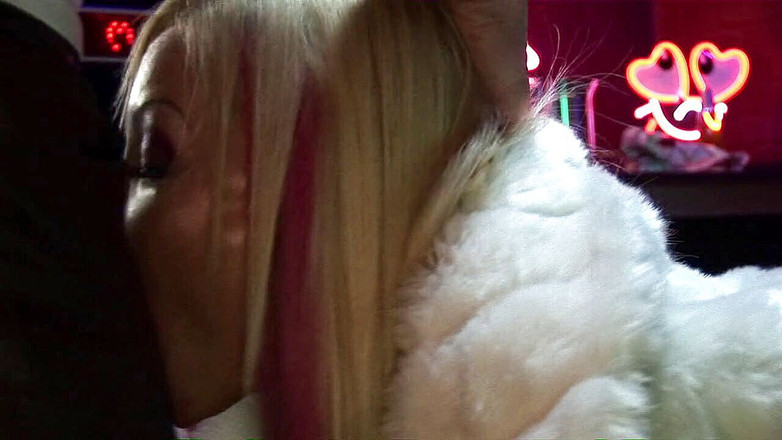 Nicotine Addictz: Entot aku pakai rokok, sepong aku soda, lalu entot aku...