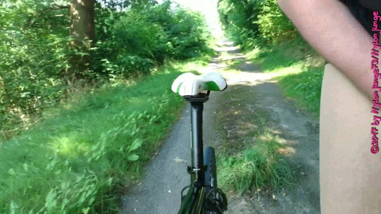 Carmen_Nylonjunge: Horny while riding in pantyhose