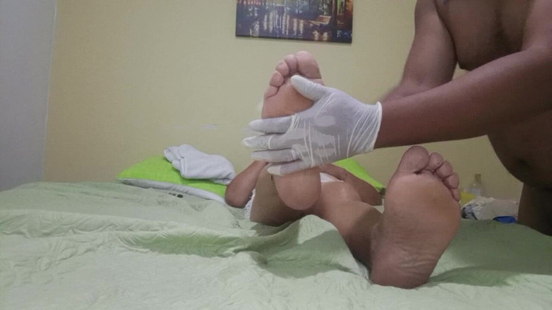 Milfta boohot: 미시 밀프를 위한 오일로 발 마사지