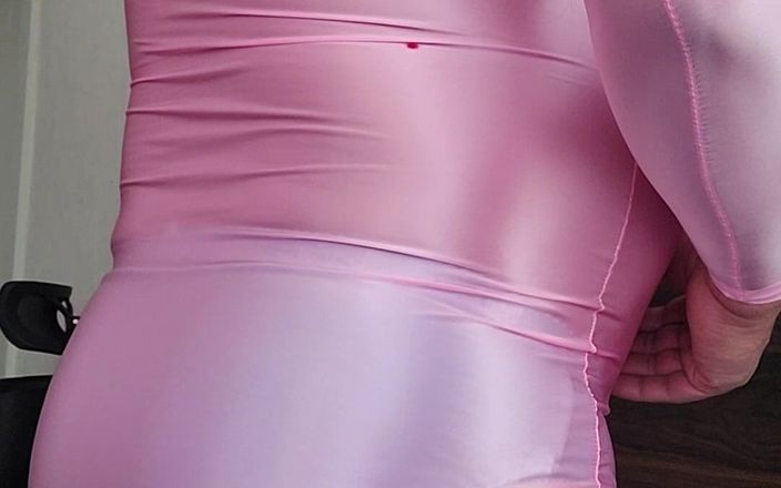 Sexy shinny clothes: Quần lót satin màu xanh và chiếc váy màu hồng...