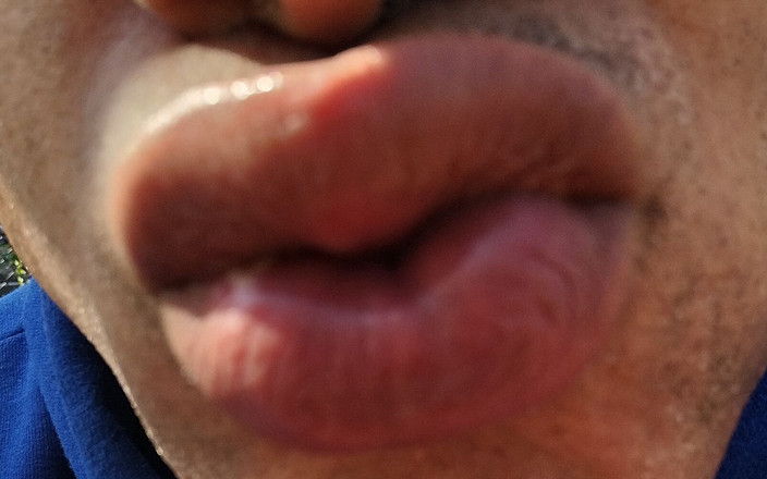 Talented Toungue Che: 裸体伸展和裸体瑜伽享受