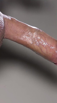 Mulut cewek semok kulit hitam ini dientot habis-habisan sama kontol besar pria kulit hitam sampai dicrot sperma hangatnya