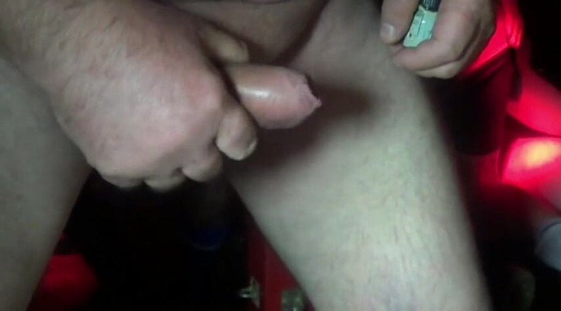 Gaybareback: XXLトップ黒黒弄twinksに輪姦