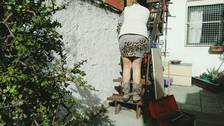 Activecouplearg: Pärchen fickt draußen auf der treppe