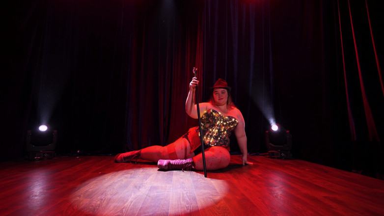 AssGives: Dans în scenă cabaret