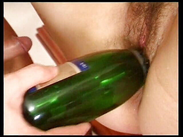 Horny Two really wet MILFs: Пизда брюнетки товстушки пробурена екстремальними предметами і глибоко відтрахана