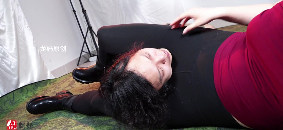 Giantess Domination: Ragazza amazzone headscissors challeage, nuovo gioco, round 2