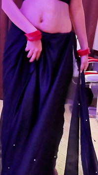 Mama vitregă indiană sexy vrea să facem sex dur cu ea