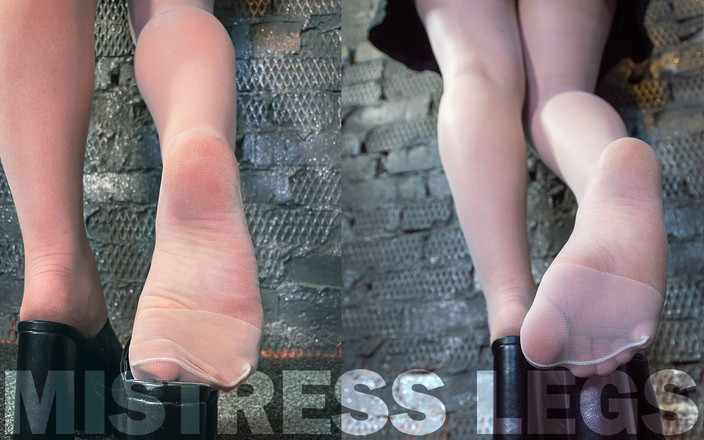 Mistress Legs: Kaki dewi dengan stoking putih lagi asik mainin kontol sampai...