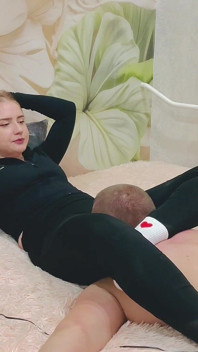 Kích thích điện của một nô lệ bị trói