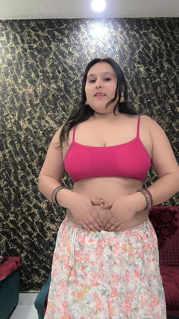 Puja555: Пуджа Бхабхі дрочить рожеву пизду