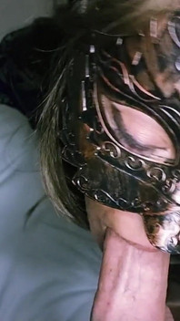 Моя свекруха відсмоктує мене, перш ніж я зніму її раком, щоб видалити її анальну пробку. Дуже гаряча чупаріна