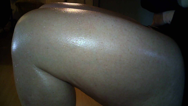 MisS Angel: Shaking legs and thighs.