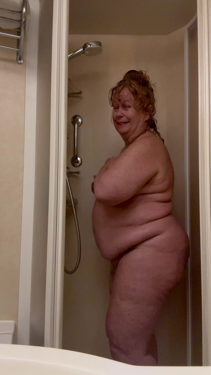 Big Ass 4 U: Bubbly Shower